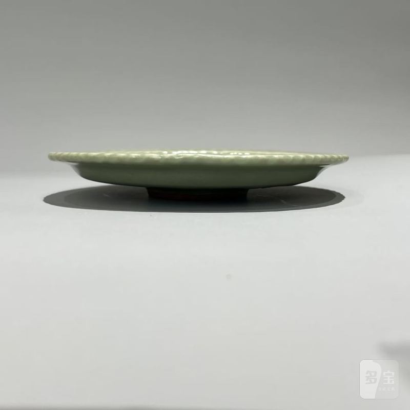 明代 龙泉窑梅子青釉刻花花口盘 - 图9